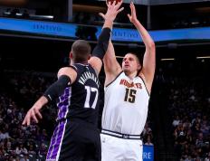 穆古鲁扎意外战胜掘金，重要助攻引爆全场！全场沸腾不已(看见拜合拉木足球场上活力四射非常过隐)